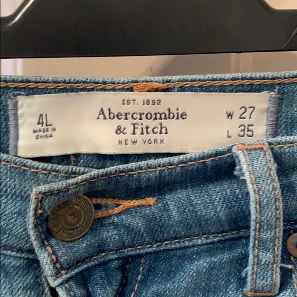 Distressed Abercrombie & Fitch jeans size 4L - Picture 2 of 2